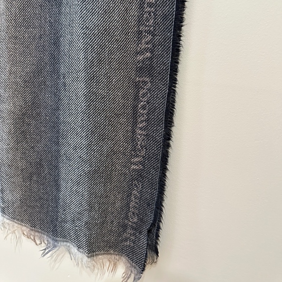 Vivienne Westwood Rectangular Scarf 100% Wool - Picture 3 of 7